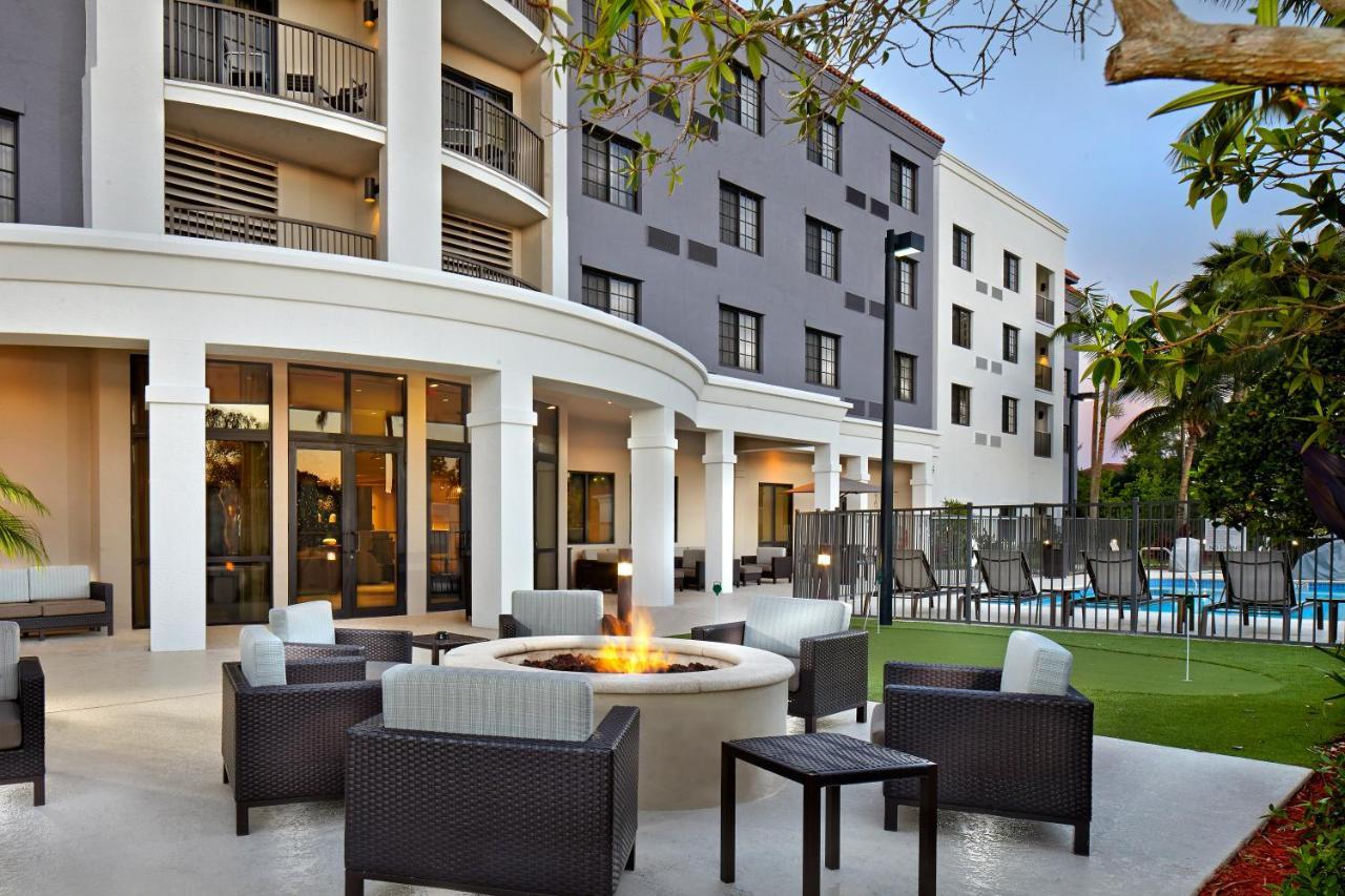 Courtyard By Marriott Stuart Hotell Exteriör bild