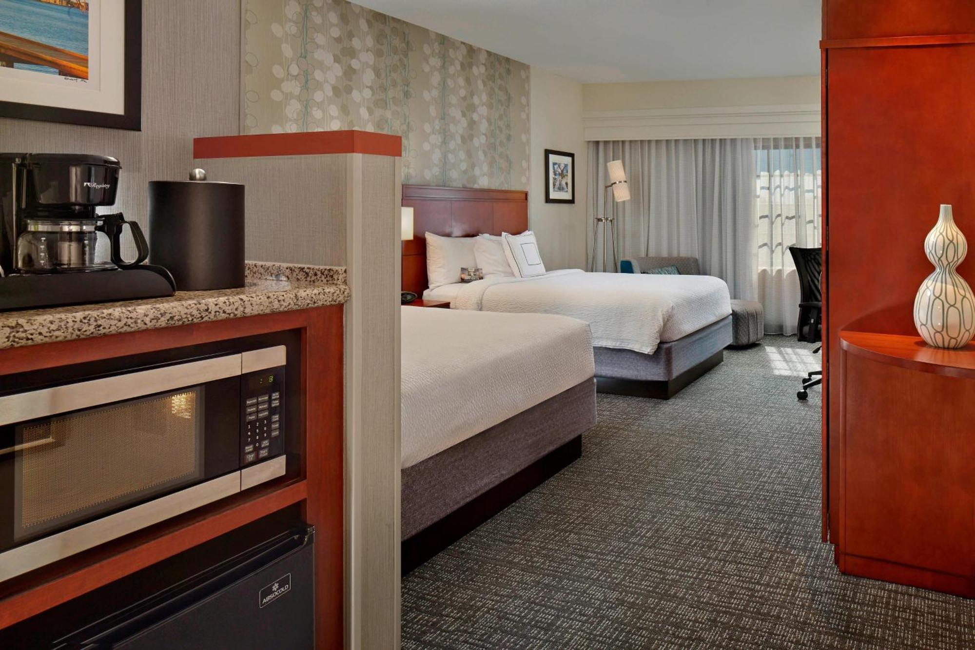 Courtyard By Marriott Stuart Hotell Exteriör bild