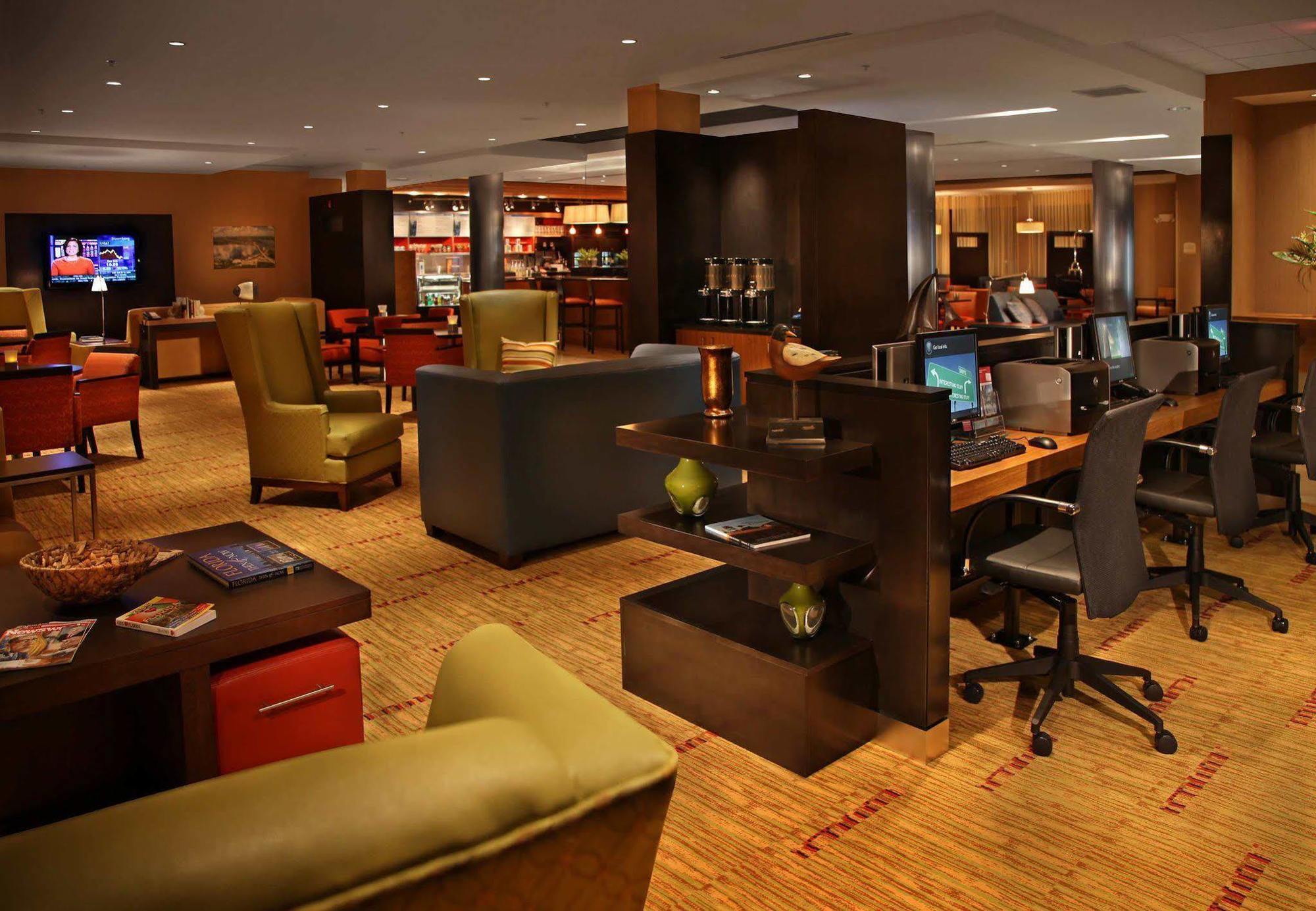 Courtyard By Marriott Stuart Hotell Exteriör bild