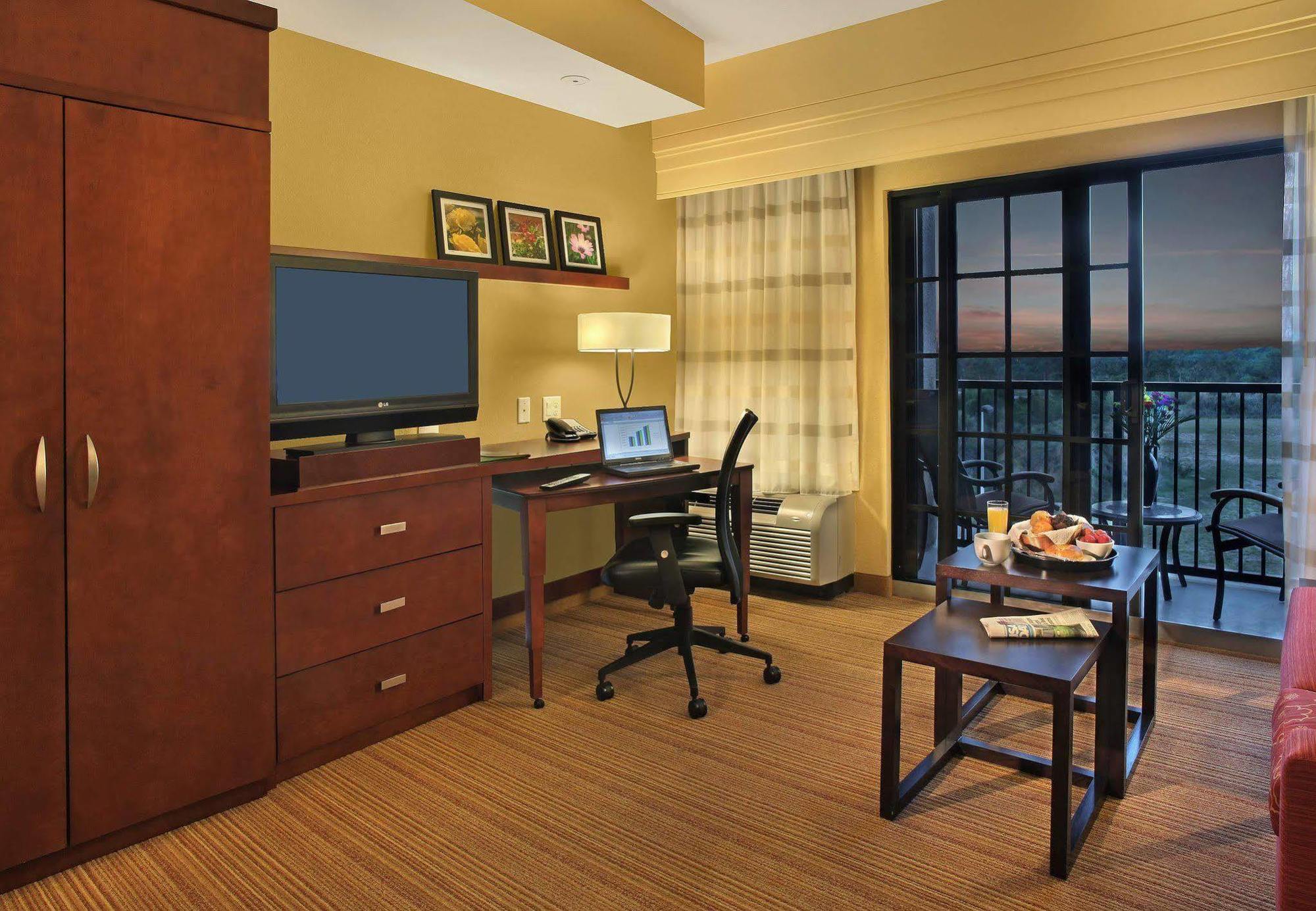 Courtyard By Marriott Stuart Hotell Exteriör bild